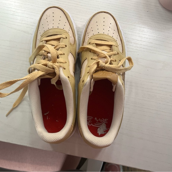 Nike Airforces - Picture 2 of 6